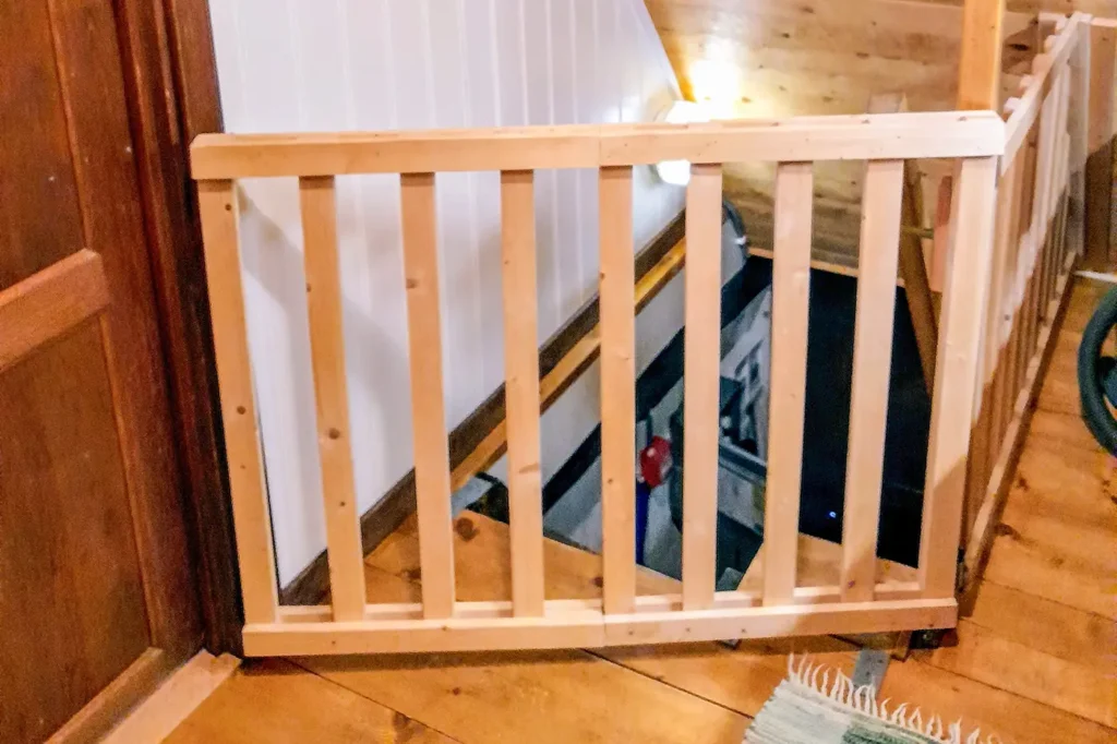 To protect the little ones, there is a baby gate for the stairs leading down to the entrance.