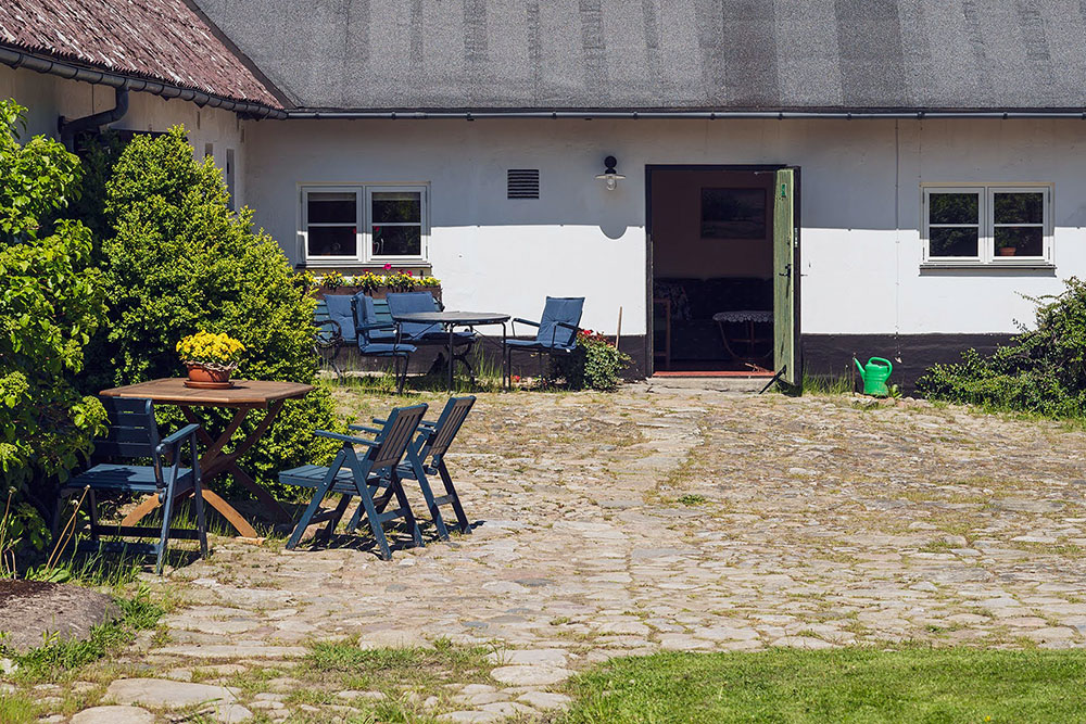 The cobblestone patio with the entrance to the big courtyard apartment.