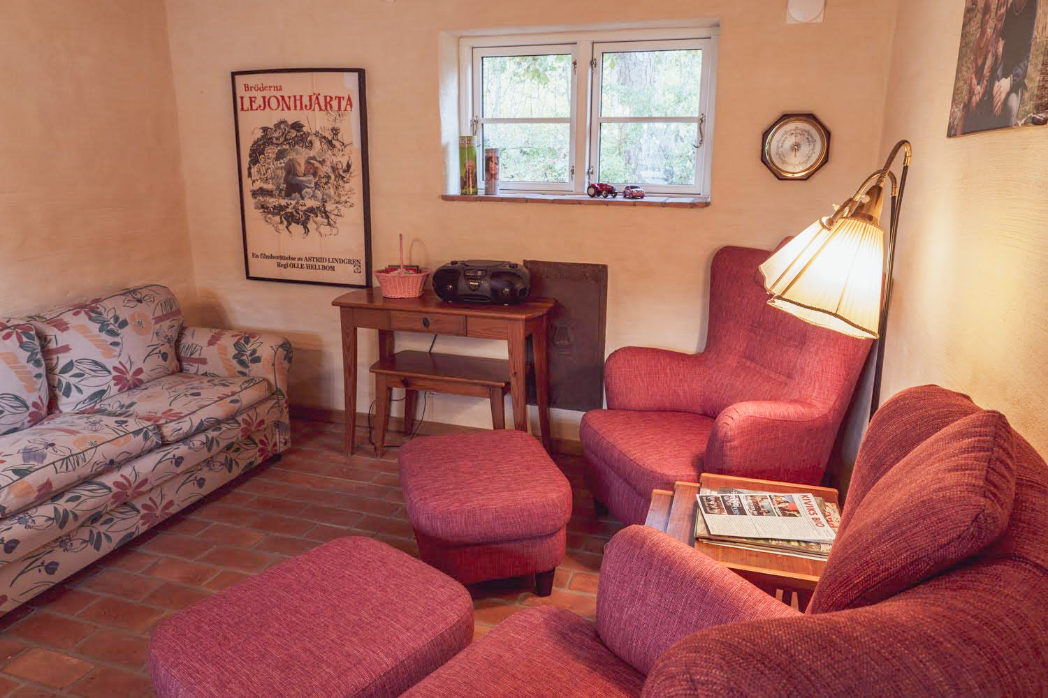 The living room with a sofa bed for two guests.