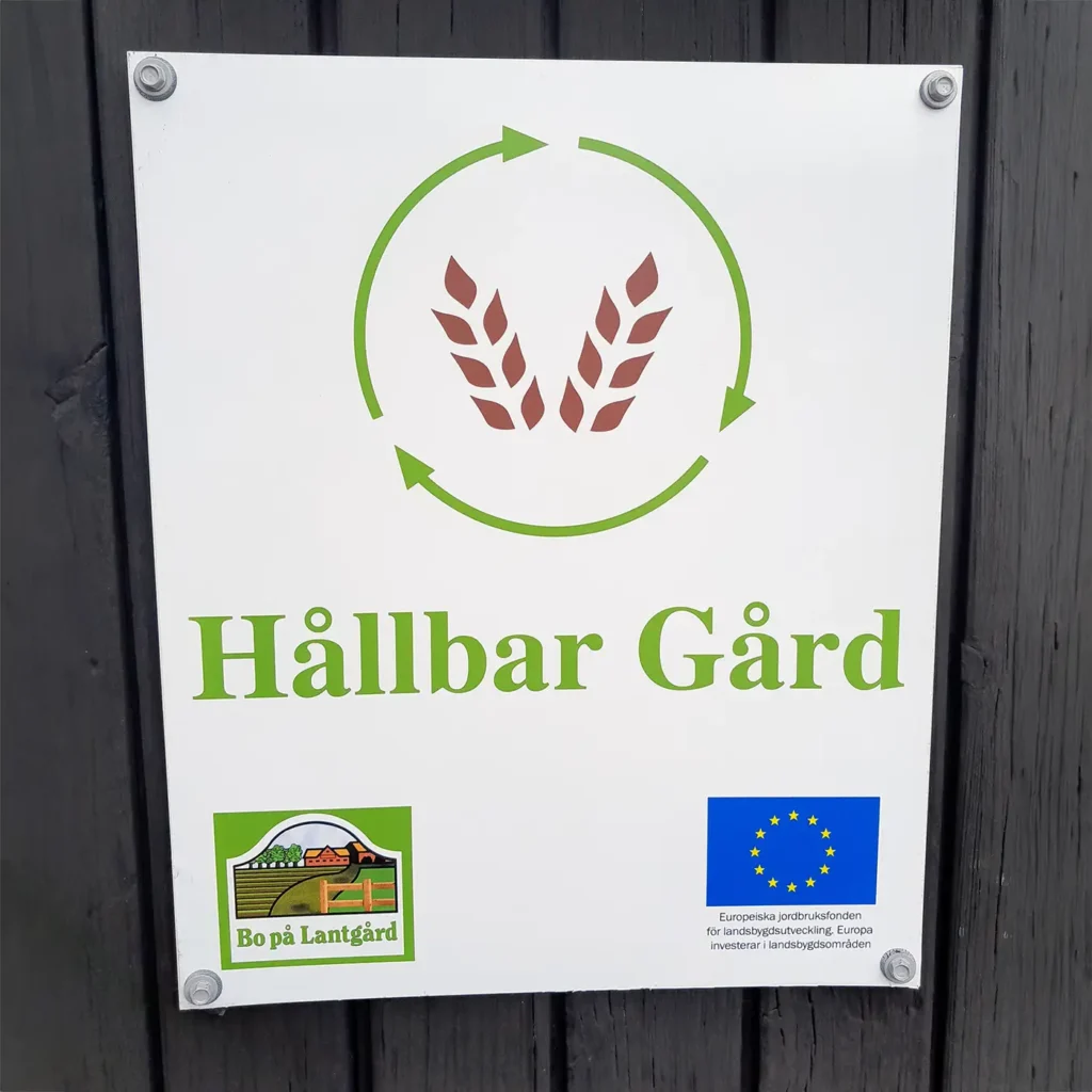 A sign that shows that Källagården is a sustainable farm.